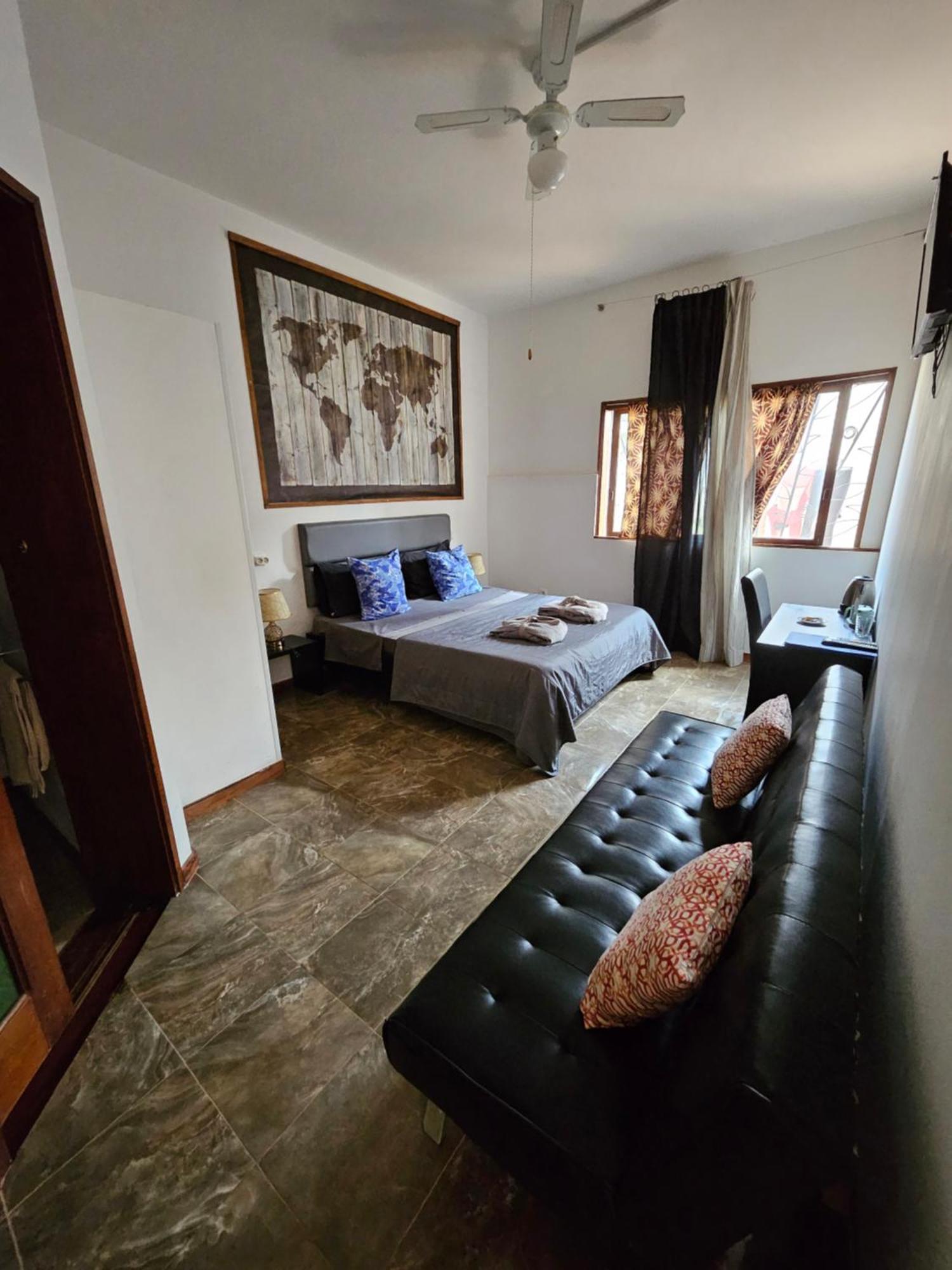 Blue Eagle Guesthouse - Casa De Hospedes Санта Мария Екстериор снимка